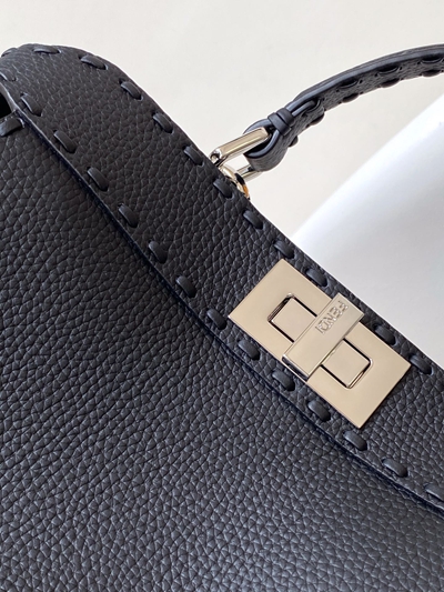 フェンディバッグ角部分ディテール